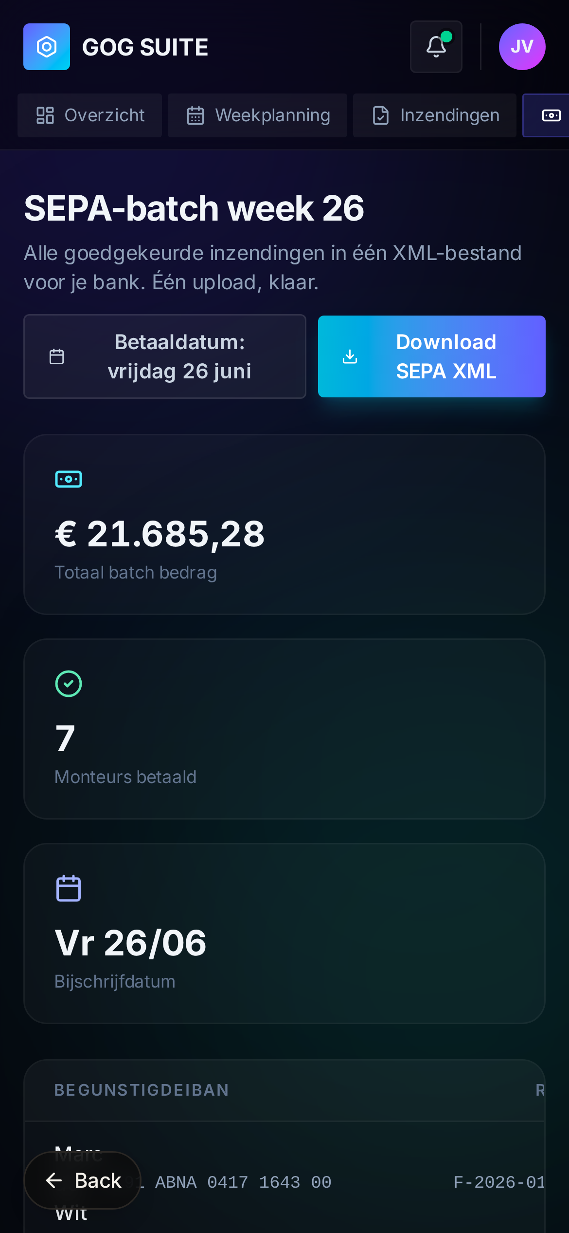 Monteursapp met jobdetails op een telefoon
